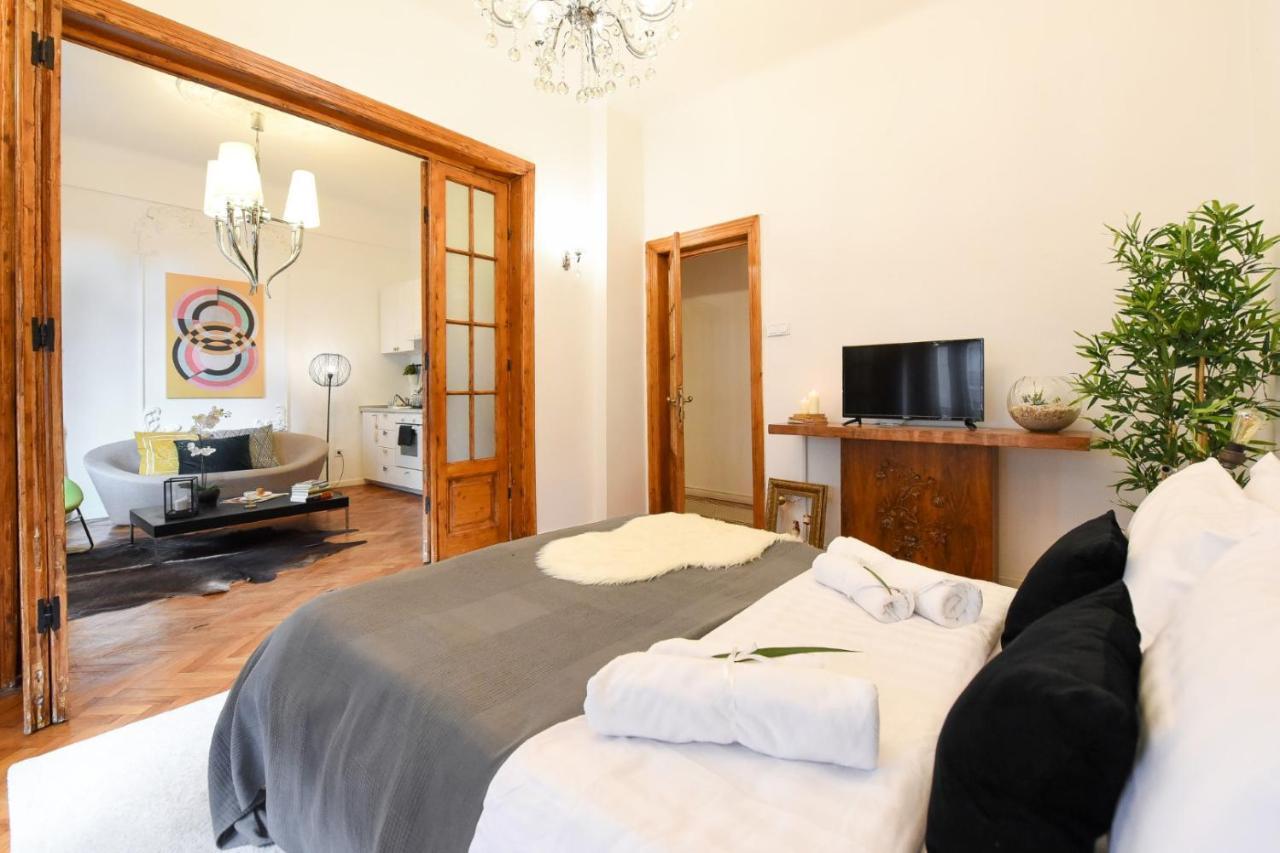 Appartamento Love.travel.explore ♥️apt W/ Balcony In Old Town Bucarest
