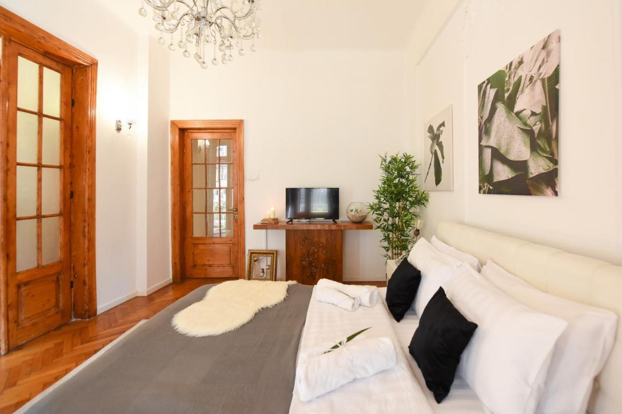 Appartamento Love.travel.explore ♥️apt W/ Balcony In Old Town Bucarest